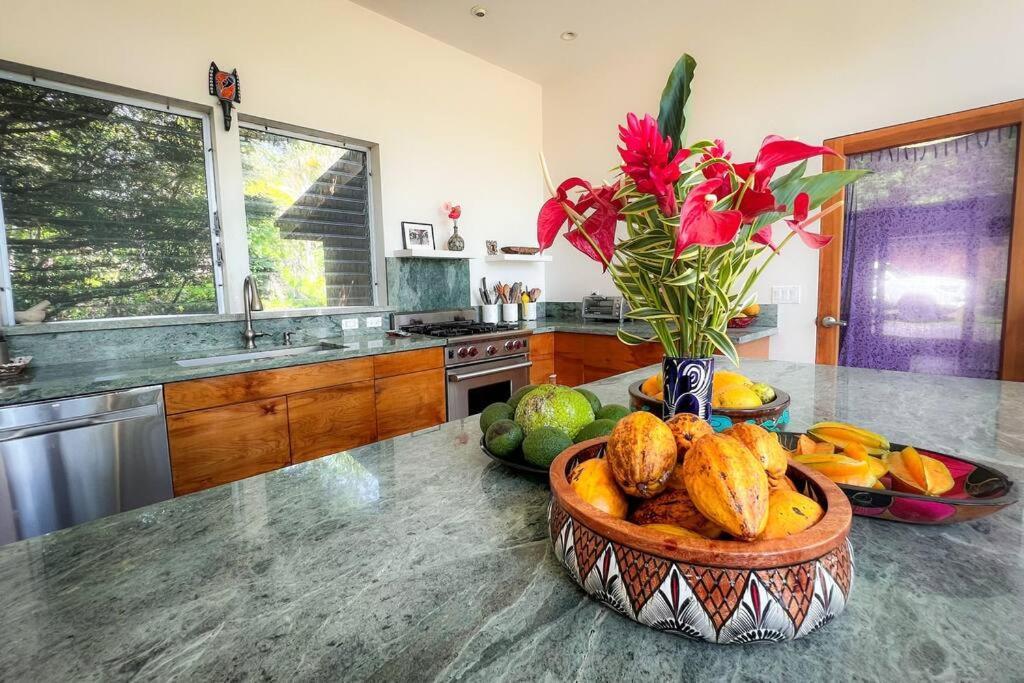 Jungle Haven Ocean Front Eco Villa On Fruit Farm 파호아 외부 사진