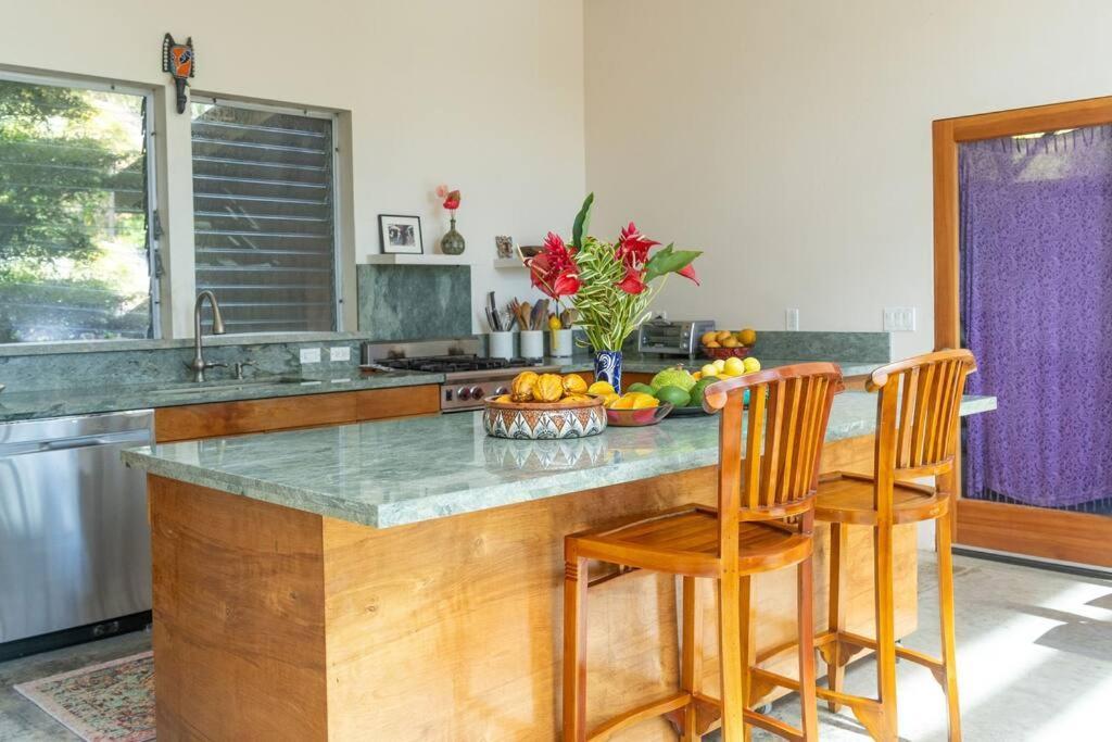Jungle Haven Ocean Front Eco Villa On Fruit Farm 파호아 외부 사진