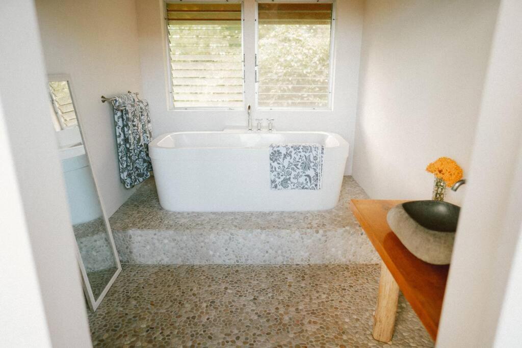 Jungle Haven Ocean Front Eco Villa On Fruit Farm 파호아 외부 사진